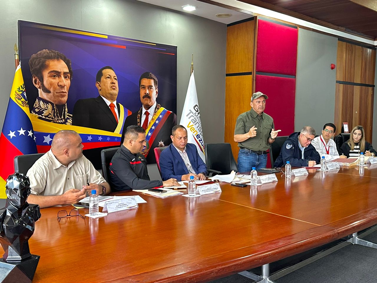 Ministro Araguayán evalúa planes estratégicos para fortalecer el sistema de transporte público
