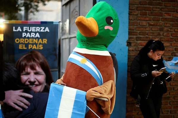 Argentina llega en estado de shock a unas elecciones claves para decidir su futuro económico