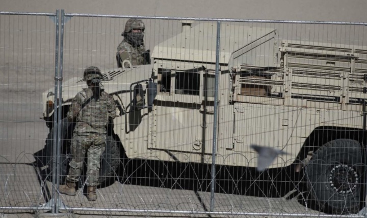 EEUU repliega más de mil soldados de la frontera con México