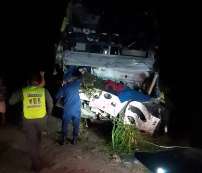 23 heridos dejó volcamiento de autobús en Portuguesa