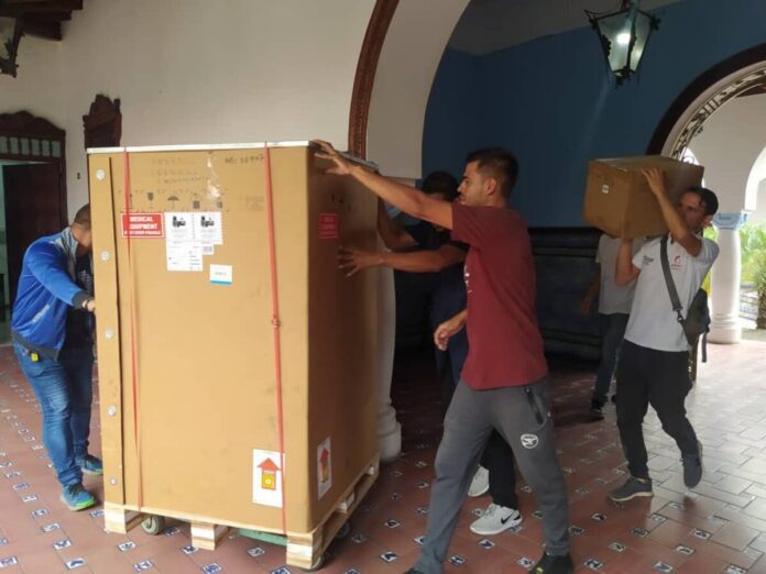 Instituto de Senología de Aragua recibe dos máquinas de anestesia