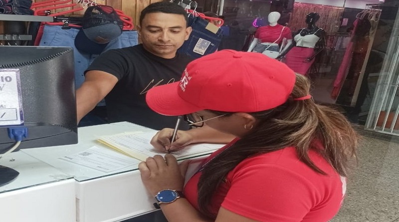 Funcionarios tributarios atienden dos mil 713 contribuyentes en julio