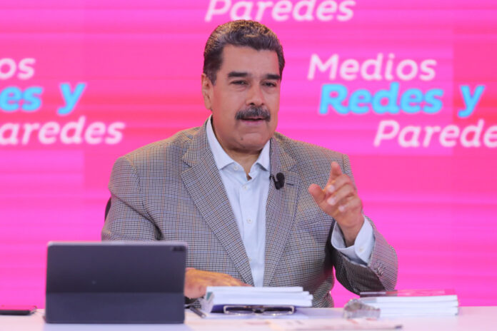 Maduro pidió abrir el debate sobre uso de tablets y celulares en los colegios