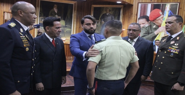 Ascienden a funcionarios de la policía de Girardot en Aragua