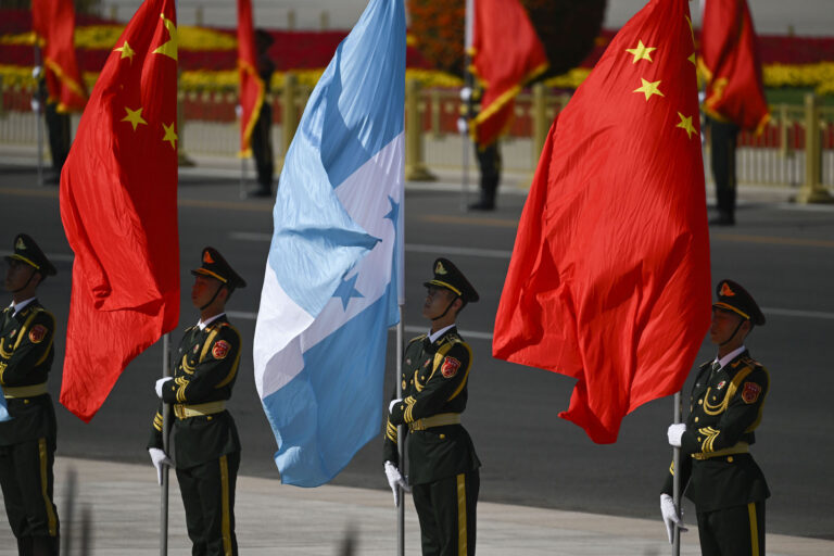 China muestra interés en proyecto ferroviario interoceánico en Honduras