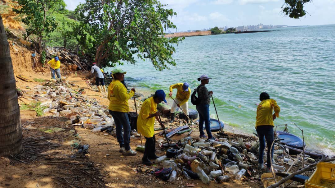 Continúa jornada de saneamiento en las orillas del Lago de Maracaibo, como parte del Plan de Rescate y conservación del mismo