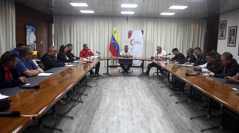 Autoridades anuncian planes en beneficio de los transportistas públicos