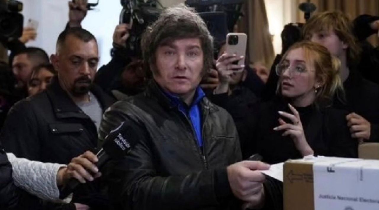 Javier Milei, la sorpresa de la jornada electoral en Argentina: Se entusiasman con la llegada de los primeros datos extraoficiales