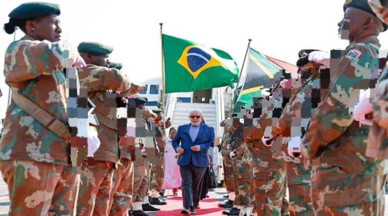 Lula da Silva llega a Sudáfrica para la cumbre del BRICS