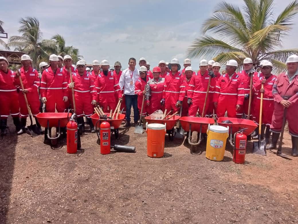 Trabajadores de PDVSA continúan realizando labores de recuperación del Lago de Maracaibo