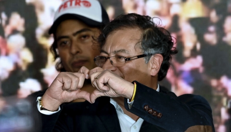Petro afirma que gobernará hasta 2026 tras acusación de su hijo, que negocia con la Fiscalía