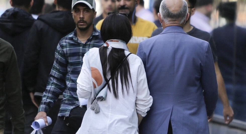 Irán impone tratamientos «psicológicos» a las mujeres que se resisten a portar velo