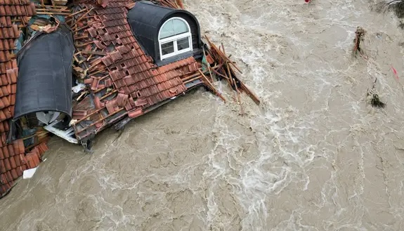 Sube a 6 el número de muertos por inundaciones en Eslovenia