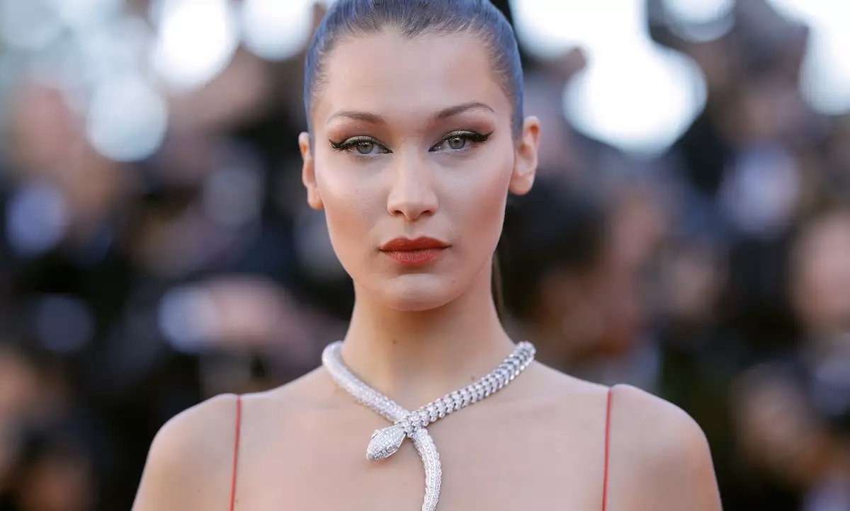 Bella Hadid comparte detalles de lucha contra la enfermedad de Lyme