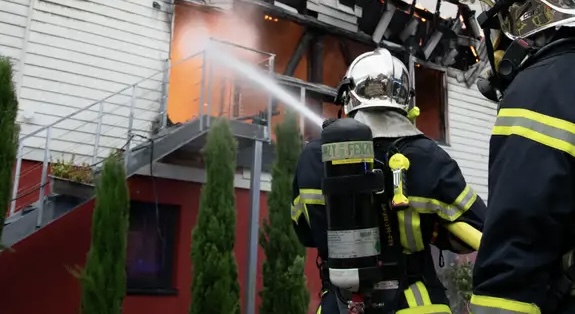 Francia: 9 muertos en incendio de un albergue en Alsacia