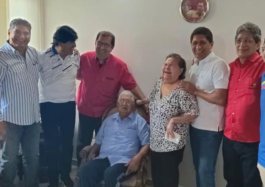 Evo Morales compartió con la familia de Hugo Chávez