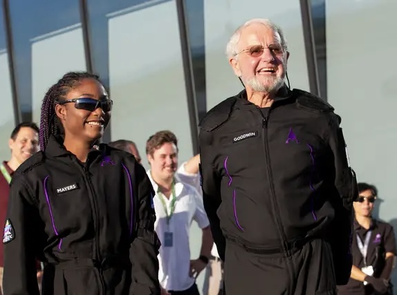 Primeros turistas de Virgin Galactic visitan el espacio