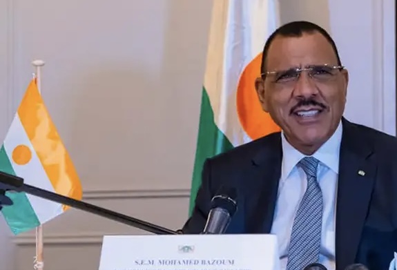 Derrocado presidente de Níger recibe «tratamiento inhumano»
