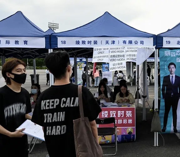 China suspende publicación de tasa de desempleo juvenil