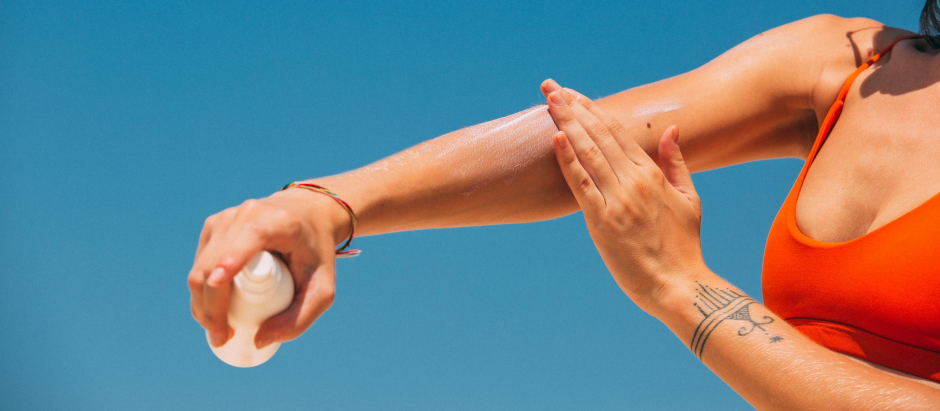 Las zonas de tu cuerpo que no debes olvidar de proteger del sol