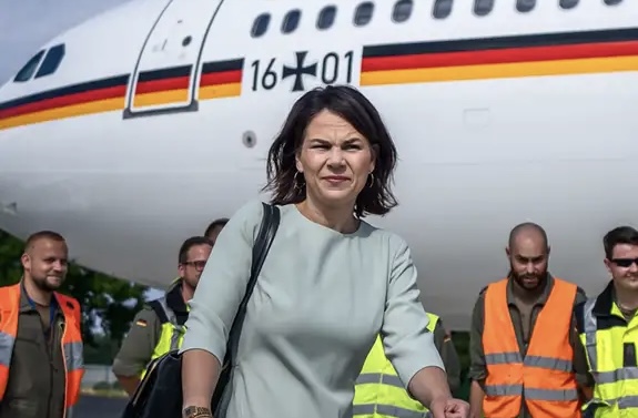 Ministra alemana cancela gira por fallas en avión oficial