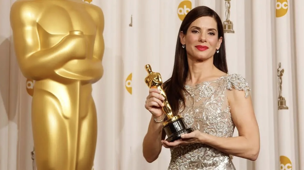 Piden a Sandra Bullock que regrese su Oscar de “The Blind Side” luego de las polémicas declaraciones de Michael Oher