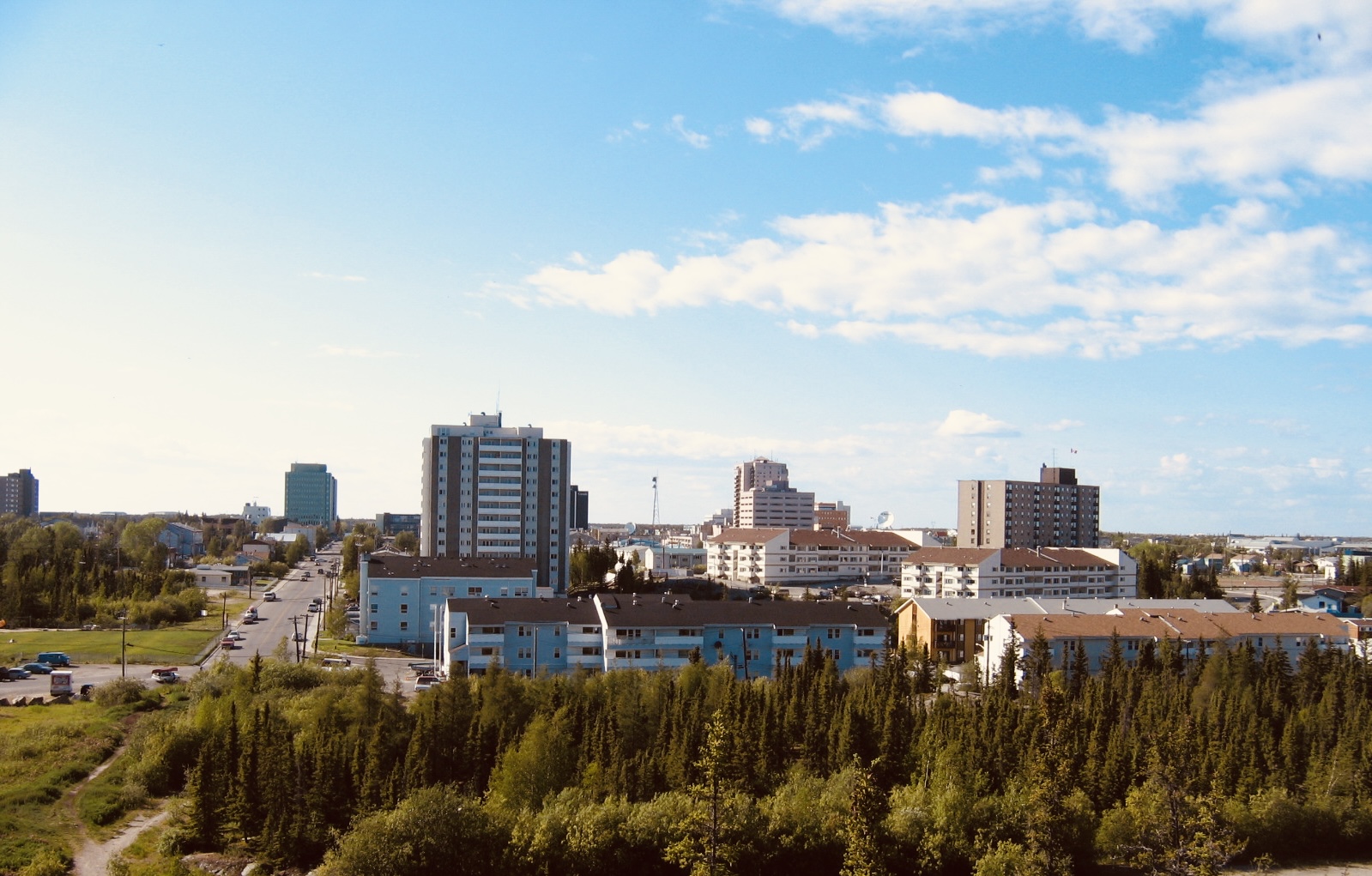 Canadá evacúa una ciudad de 20 mil habitantes por incendios