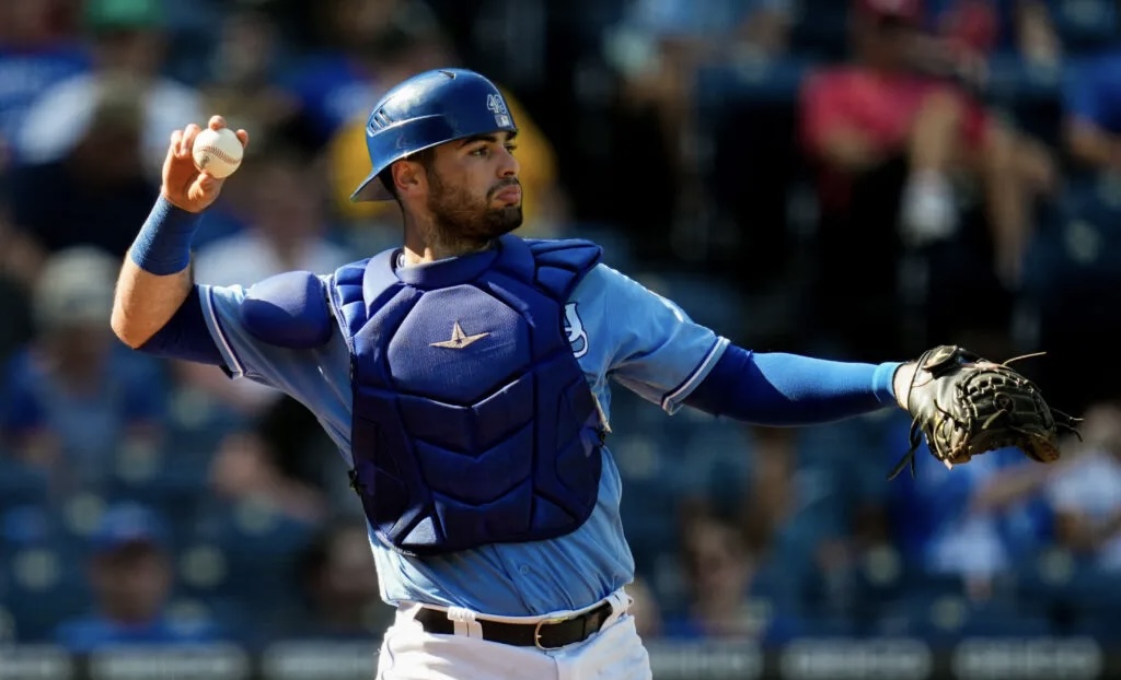 LVBP: Tiburones de La Guaira firman a este receptor con experiencia en Grandes Ligas