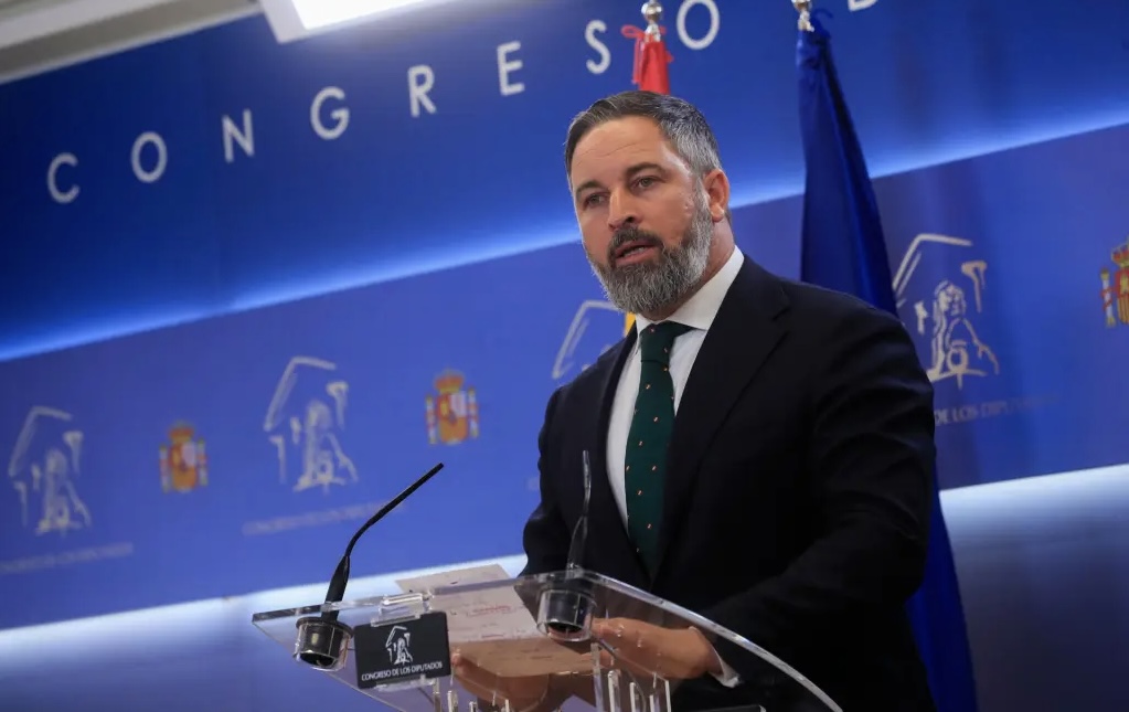 Abascal confirma al rey que apoyará a Feijóo si lo propone como candidato a la investidura