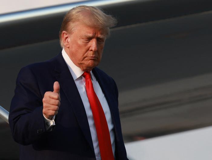 Donald Trump regresa a Twitter con su foto policial