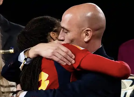 Fiscalía abre investigación por beso de Rubiales a Hermoso