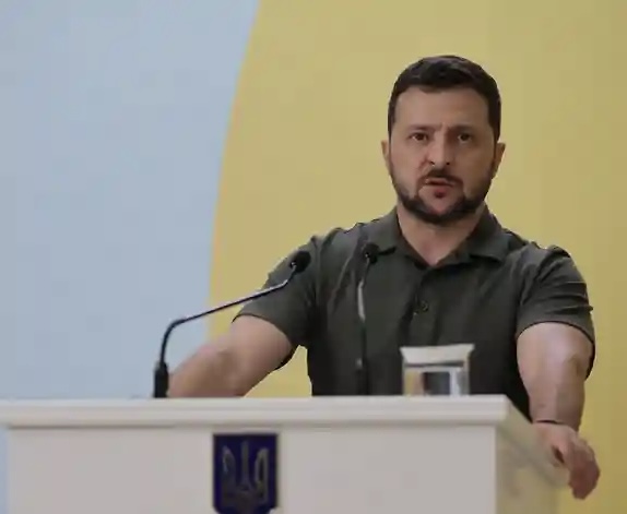 Zelenski anuncia más “misiles y blindados, made in Ucrania”