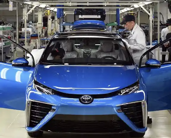 Toyota suspende operaciones en sus 14 plantas en Japón