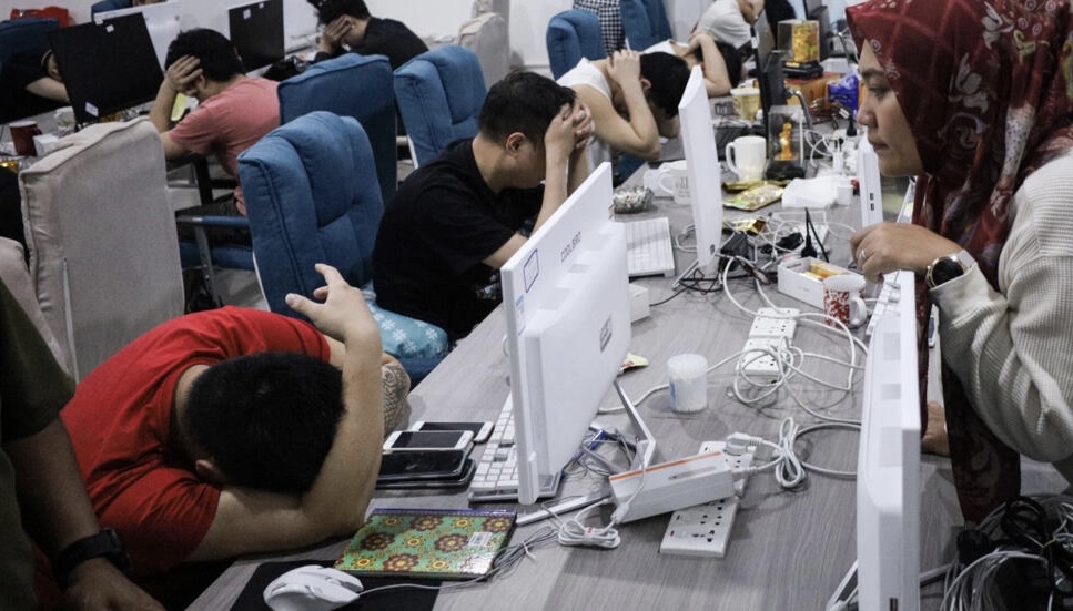 Arrestan a 88 chinos en Indonesia por estafas amorosas