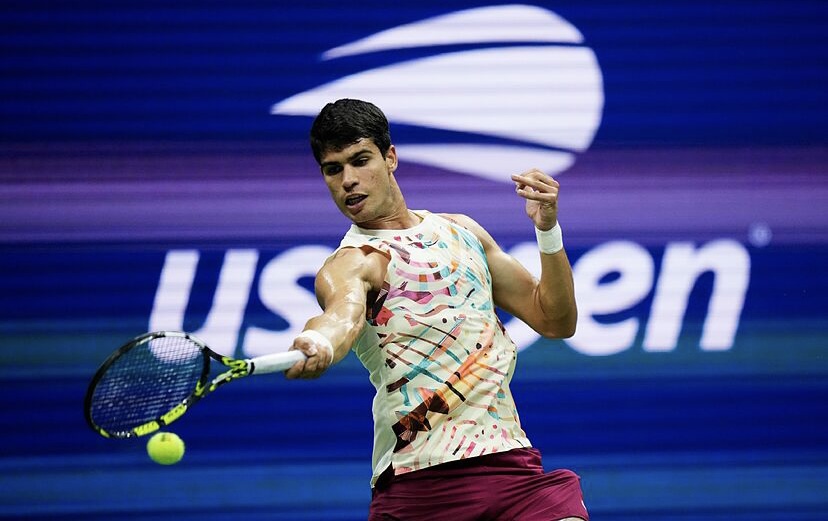 US Open: Carlos Alcaraz avanza a la segunda ronda y se une a este selecto grupo de jugadores