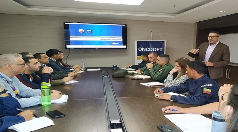 Capacitan a funcionarios públicos en materia de economía digital