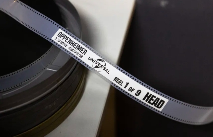 «Oppenheimer» llega a los cine de Uruguay en 35mm