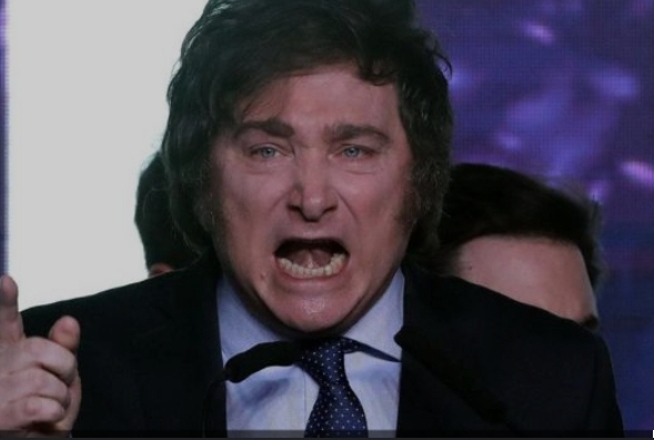 Polémico y negacionista: Quién es Javier Milei, el ultraderechista que sorprendió con su triunfo en Argentina