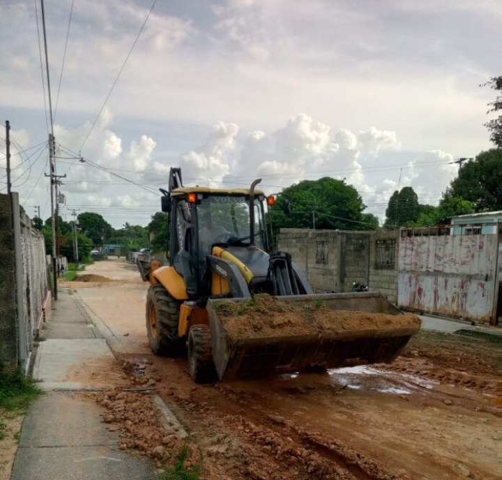 Alcaldía de Tinaco inicia mejora de vialidad en sector Colinas de San Lorenzo