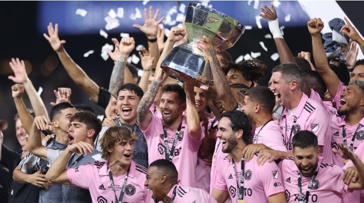 Messi se corona en la historia: ya es el jugador con más títulos (44) del fútbol