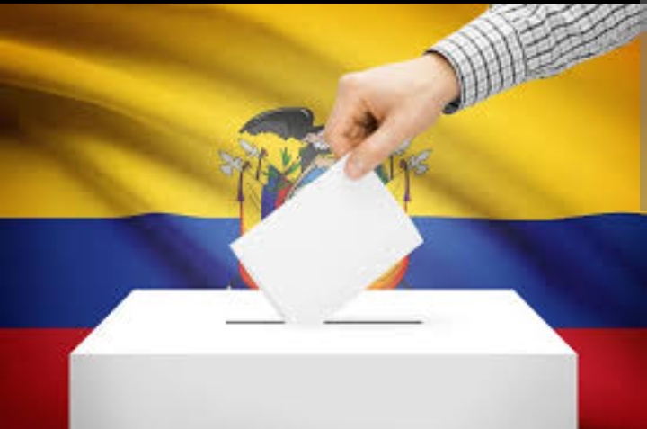 Ecuatorianos buscan a su nuevo presidente en elecciones extraordinarias