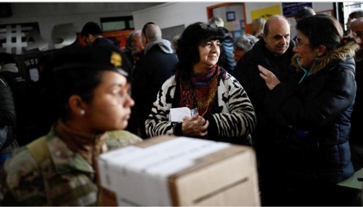 Elecciones: Ecuador a 1ª vuelta; Guatemala escoge nuevo presidente