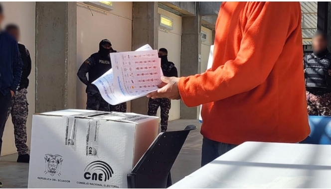 Jornada electoral se realiza sin mayores incidentes en Ecuador