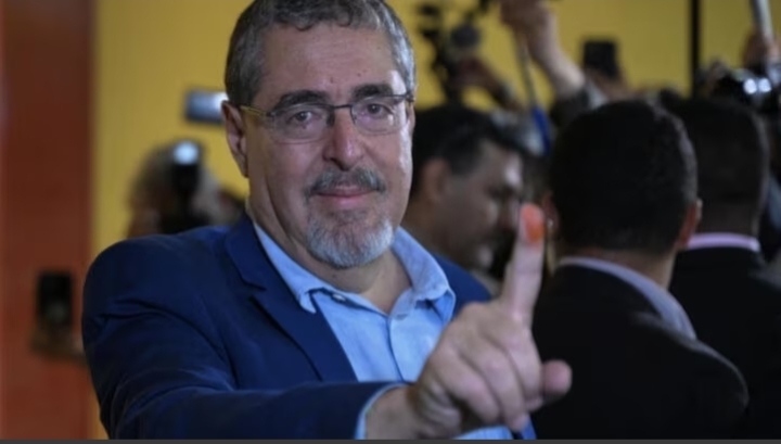 Guatemala|Bernardo Arévalo logra una amplia ventaja y se perfila como presidente según resultados preliminares