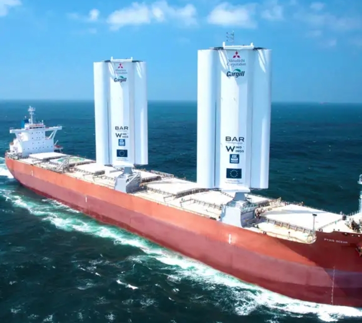 Zarpa el primer buque de carga impulsado con energía eólica