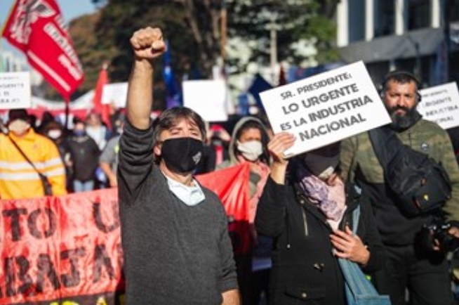 Gremios convocan a paro sindical de 24 horas en Uruguay