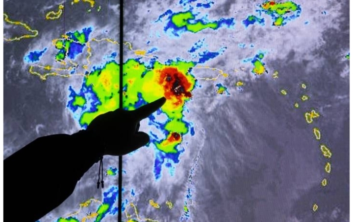 Franklin amenaza con inundaciones en La Española y Harold se degrada a depresión