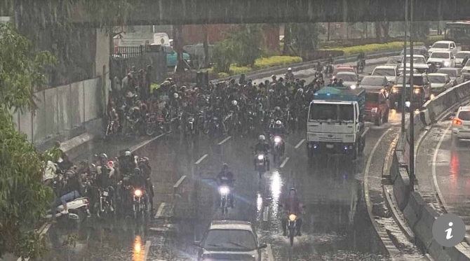 Fuertes lluvias generaron congestión vehicular en Caracas este viernes (+ Fotos)