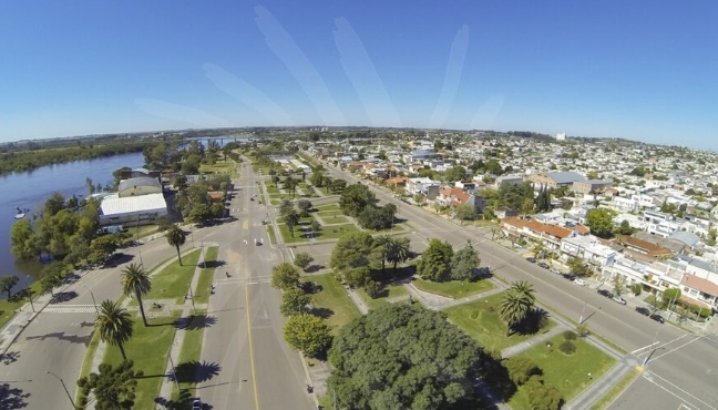 Uruguay promete a Paraguay construcción de puerto para darle salida al mar