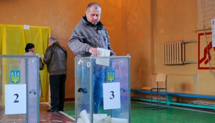 El asesor de Zelenski: «Definitivamente no habrá elecciones en Ucrania este año»